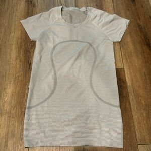 Lululemon Swiftly Tech Short-Sleeve Shirt 2.0 Hip Length